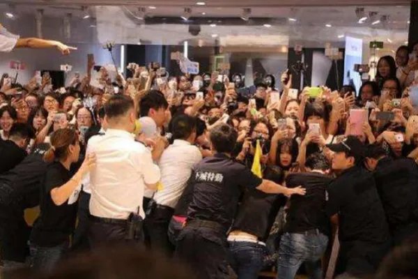 有人说千万不要跟追星族谈恋爱, 这究竟是为何?