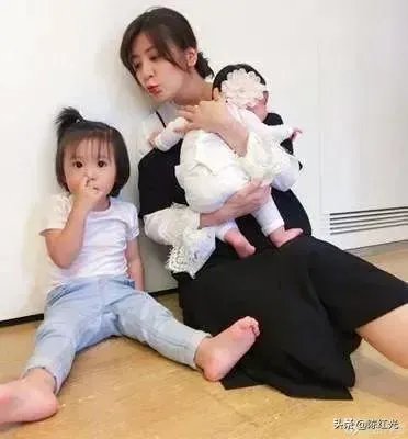 贾静雯生下第三个女儿为什么不炫娃？