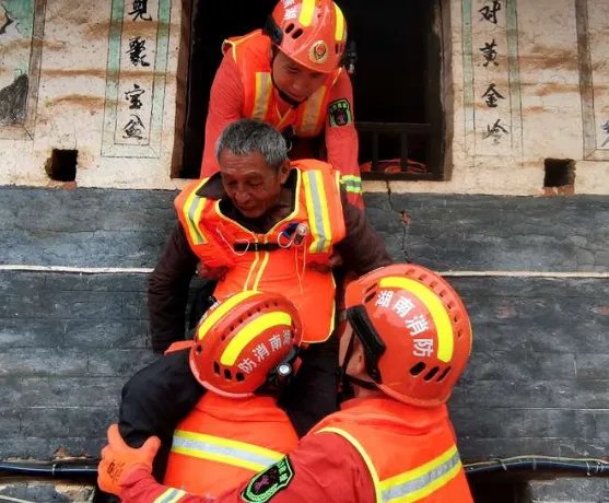 湖南多地暴雨，消防转移群众，目前当地的灾情如何？