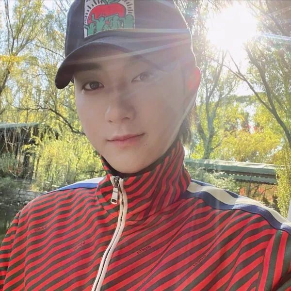 龙韬娱乐现在是由黄子韬管理吗