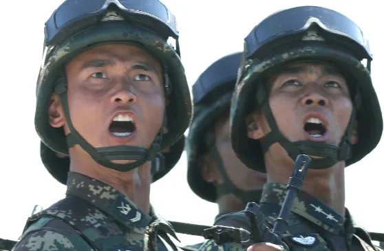 33岁军校毕业的营级干部,应该继续在部队还是转业?