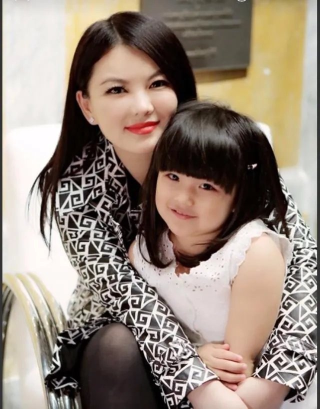 Jasper在香港知名私立贵族国际学校,一年学费人民币13万,你怎么看?