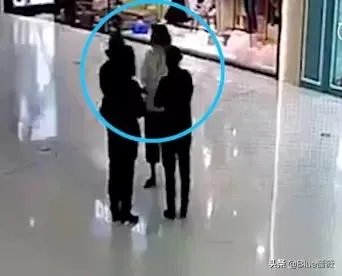 如何看待孕妇被导购员扇耳光，丈夫殴打导购员这件事？