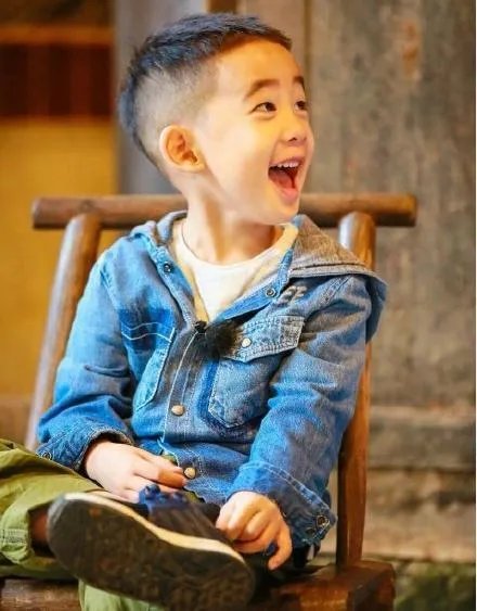 Jasper在香港知名私立贵族国际学校，一年学费人民币13万，你怎么看？