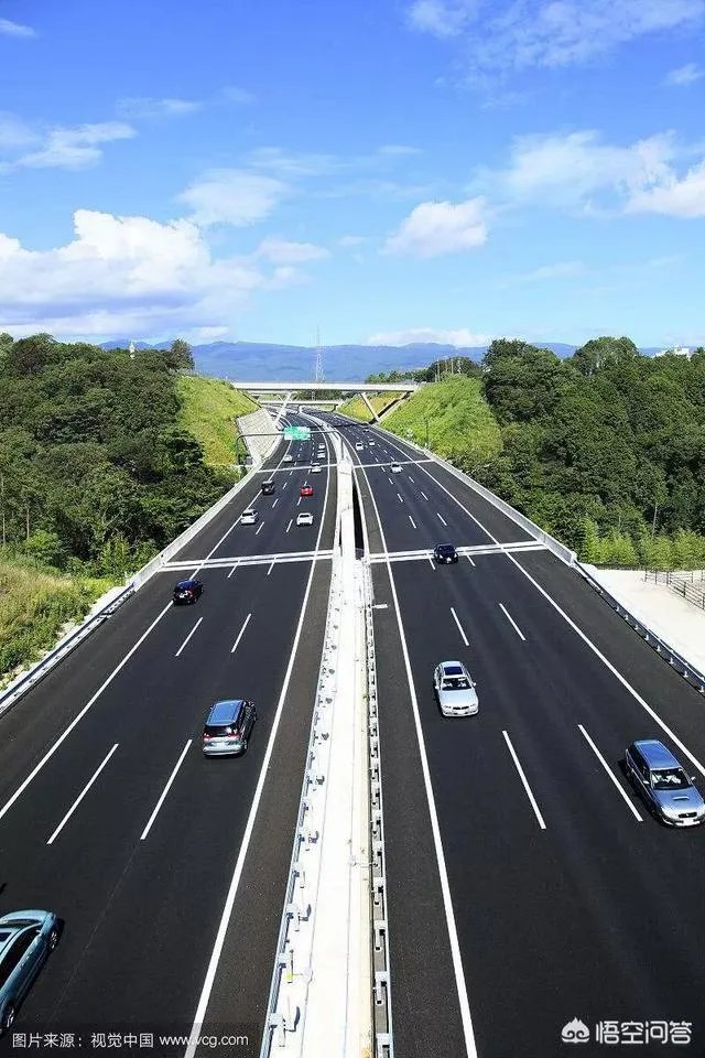 如何看待四川自贡一大爷,高速上“飙”共享单车欲返乡,结果骑反了,怎么看?