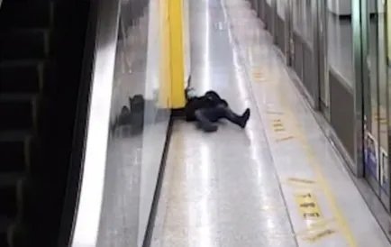 小伙同时打两份工，站着睡着摔倒受伤，从此事中透露出了什么？