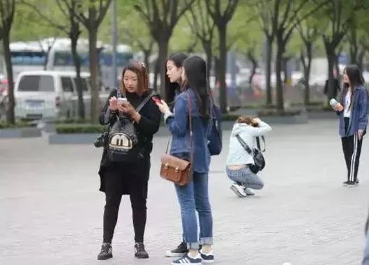 三里屯街拍套路是什么意思？