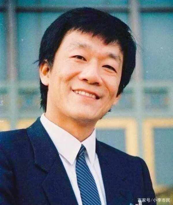 郭德纲写悲情诗句悼念侯耀文，发师父照片，撞脸哪位徒弟？