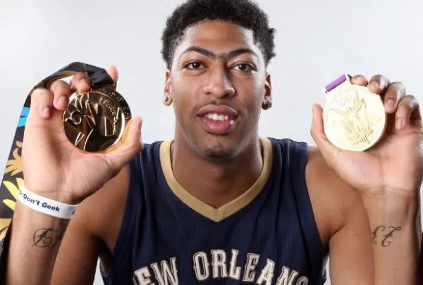 浓眉哥戴维斯拒绝承诺续约湖人队的原因有哪些呢？