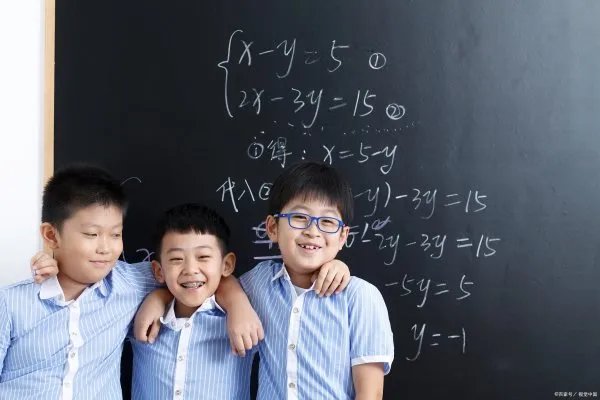 “双减”是指哪两个减？其目的与意义是什么？实施“双减”又有什么好处呢？