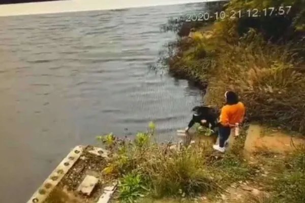 疑似被同伴推下水女子女儿发声，回忆事发前细节，还有哪些疑团待解开？