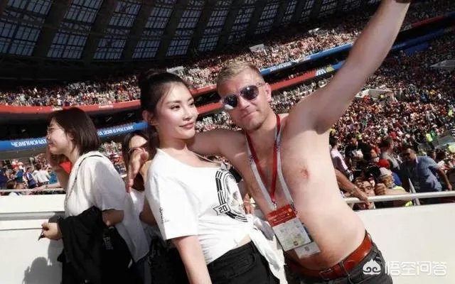 如何看待大嫂徐冬冬在俄罗斯世界杯看球，被丹麦球迷“生扑”？