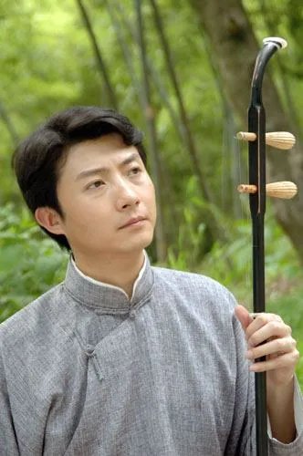 尹治的个人经历