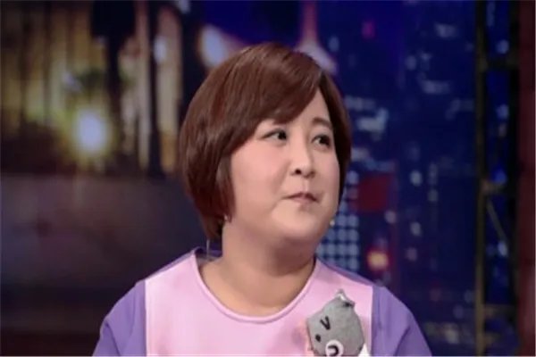 贾玲高情商回应催婚，她是如何回应的？