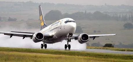 印度波音737降落时突发了故障，致17人重伤，事故原因可能是什么？