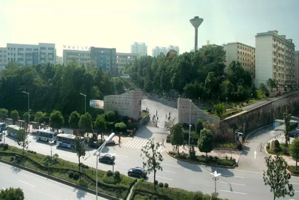 湖南女子学院有男生吗