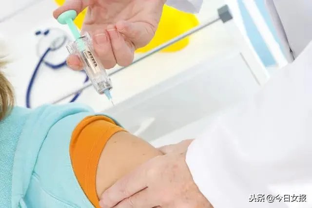 为什么美国那么多人确诊了,但是特朗普周围一直没事?