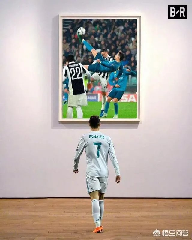 面对尤文球迷的欢呼和赞许，C罗用双手合十回应，你怎么看？