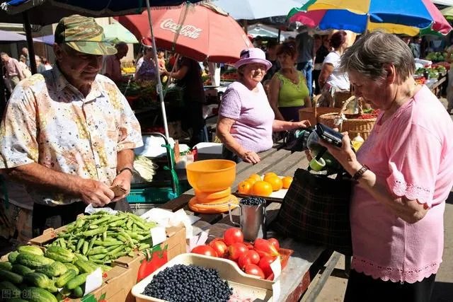 都说拉脱维亚美女“泛滥”，拉脱维亚真实的生活是什么样的？