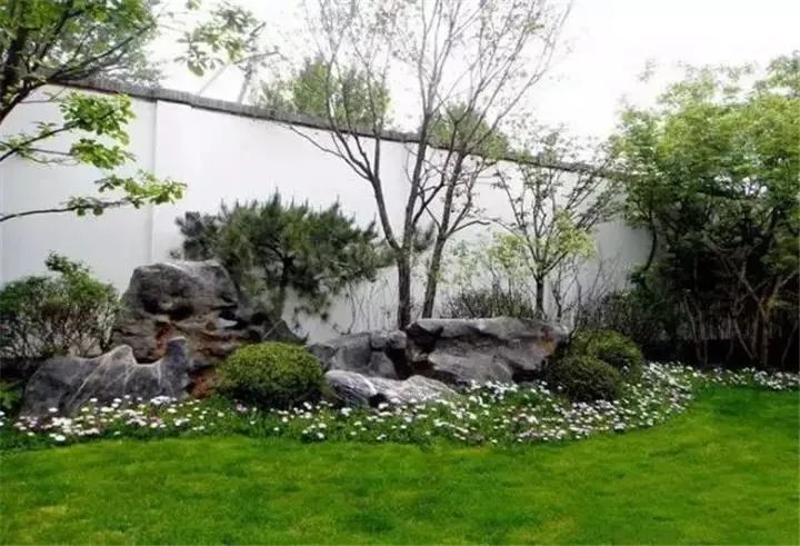 庭院里的这一方石头，历经千年，大有讲究