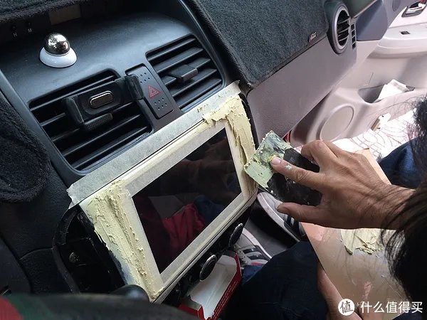 来吧，把iPad mini装进你的汽车中控！