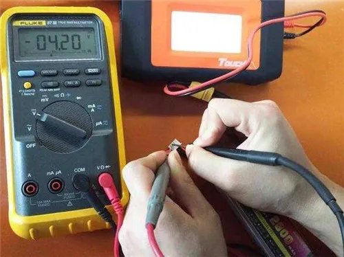 万用表测量电压的档位是哪一个