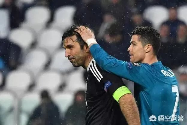 面对尤文球迷的欢呼和赞许，C罗用双手合十回应，你怎么看？