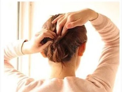 简单的韩式盘发步骤