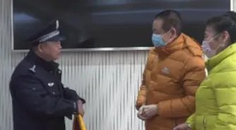 警民连闯7个红灯救助昏迷女童，到底什么情况？