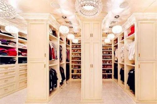 吴昕遭网友吐槽退出闲鱼,该不该提倡明星卖二手货?