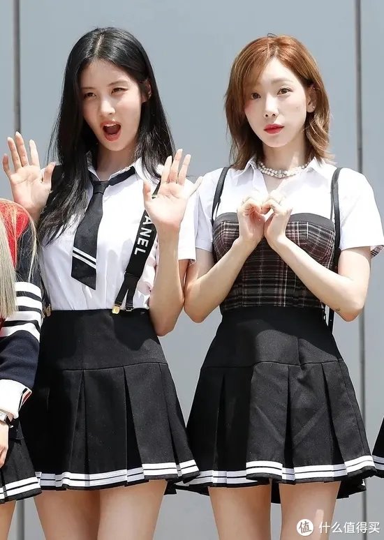 爷青回！少女时代15周年完整体回归，平均年龄32岁的姐姐们穿水手服也太可了吧！