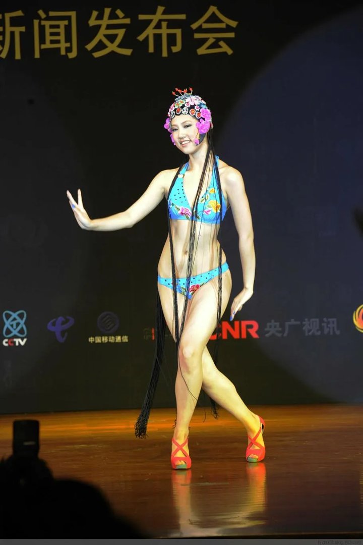 比基尼京剧亮瞎眼球 被指糟蹋国粹(组图)