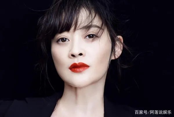 那个与陈佩斯搭档表演大变活人的梅婷，如今27年过去了，现如今过得怎样？