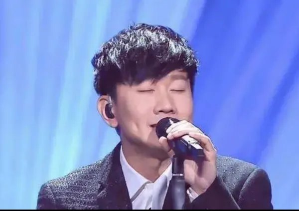 如何看待林俊杰确诊新冠却被网暴这件事？