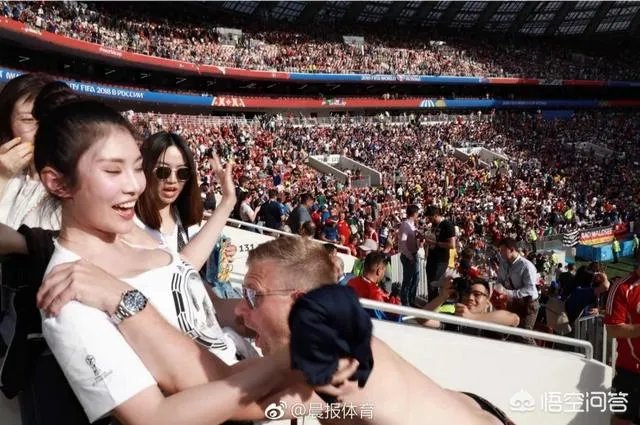 如何看待大嫂徐冬冬在俄罗斯世界杯看球，被丹麦球迷“生扑”？