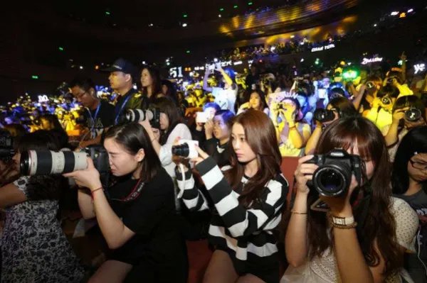 有人说千万不要跟追星族谈恋爱， 这究竟是为何？