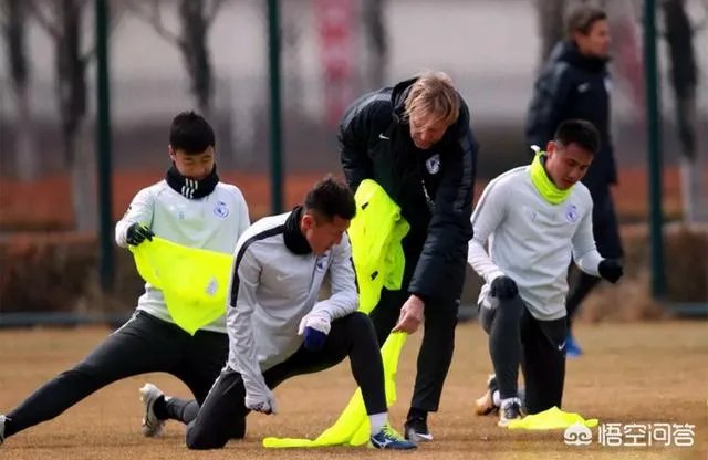 如何看待大连一方高层表示：期待新帅扭转局面，马林团队战术落后？