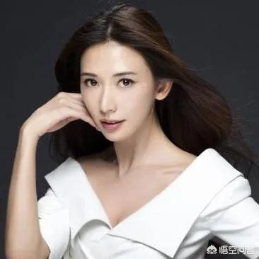 林志玲出席百花奖,“战袍”却引起争议,你怎么看?明星穿衣搭配真的会带来争论话题吗?