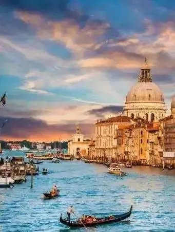 不锈钢、玻璃元素+低饱和度灰,打造完美意式现代轻奢风~