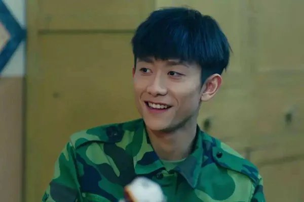 杨紫过生日不让朋友为其庆生却又找人要祝福，这究竟是什么操作？