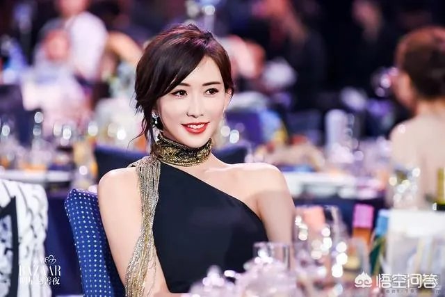 林志玲出席百花奖,“战袍”却引起争议,你怎么看?明星穿衣搭配真的会带来争论话题吗?