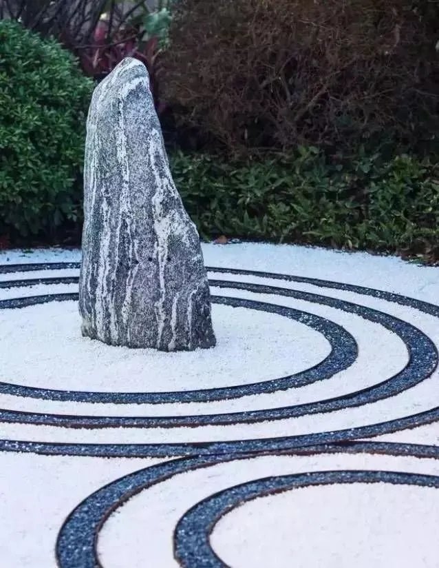 庭院里的这一方石头，历经千年，大有讲究