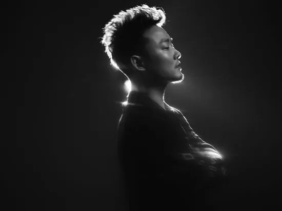 聆听曾一鸣的歌伤痕 荣获中国最强音冠军