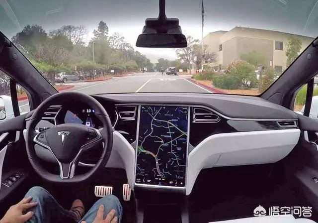 车辆开启定速巡航后被锁死在120无法刹车，一小时后才刹车成功，其后能否继续行驶？