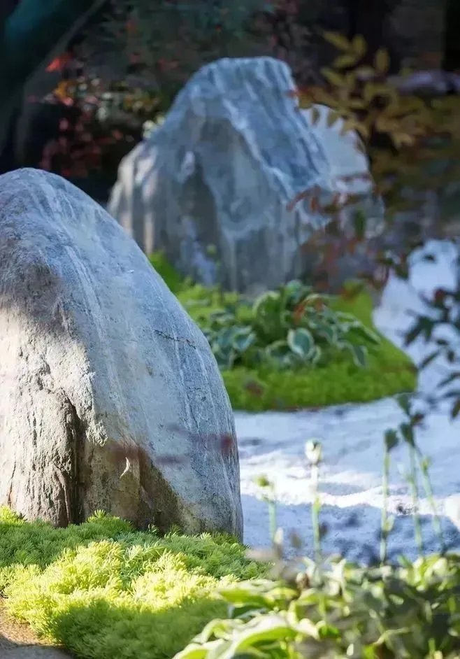 庭院里的这一方石头，历经千年，大有讲究