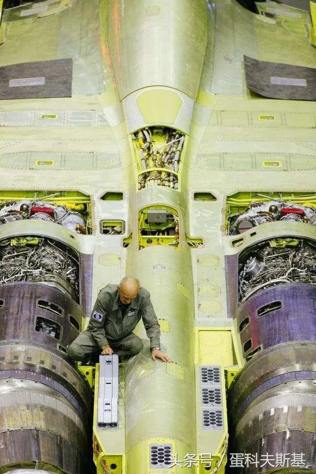 解放军首次曝光超强制空战斗机，这款战机到底有何特别之处？