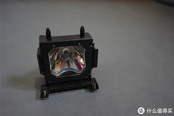换投影仪灯泡很难吗?我们来试试