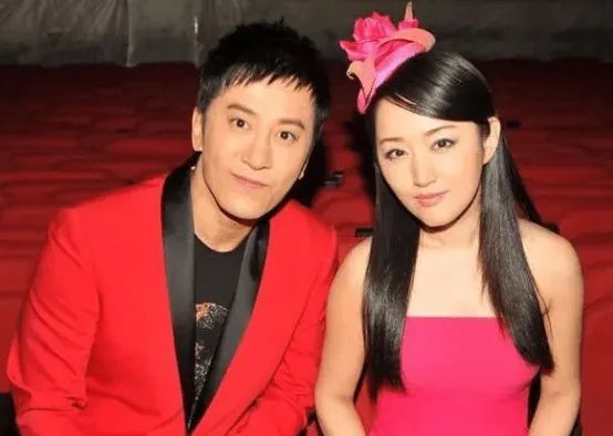 向华强花费百万请杨钰莹吃饭，赖文峰冲进去说：她是我的女人，发生了什么？