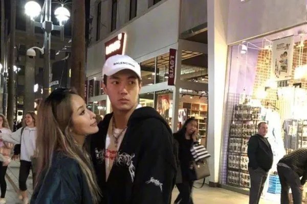 萧亚轩前男友列表 萧亚轩的快乐这个梗是什么意思