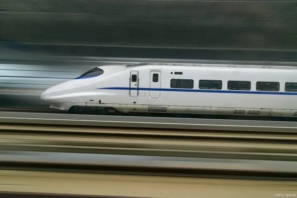 D2809次列车殉职司机5秒内紧急制动，司机的这一行为拯救了多少人？